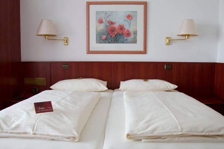 Bedroom 4, Hotel Seeblick Garni, Lüchow-Dannenberg