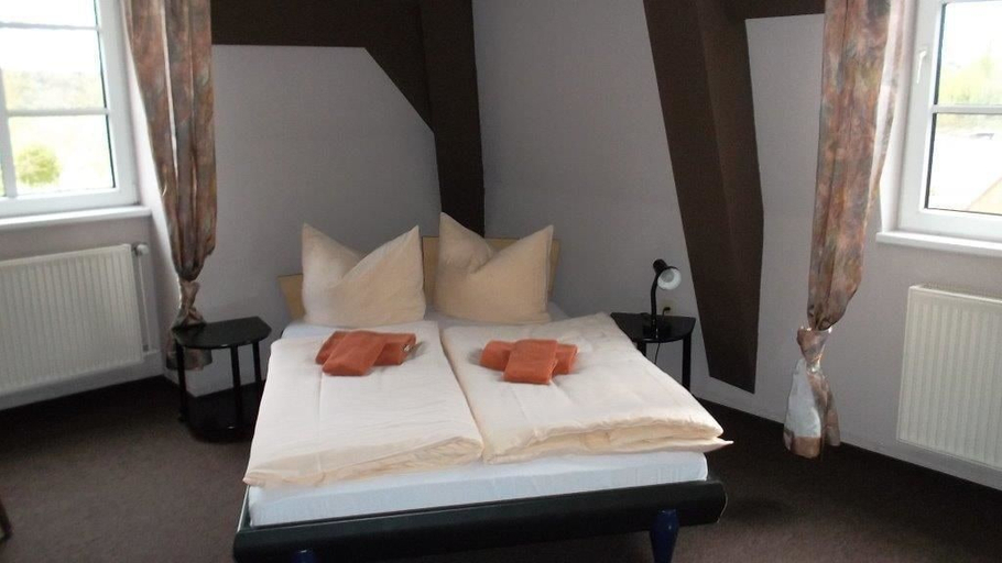 Bedroom 2, Domäne-Badetz, Anhalt-Bitterfeld