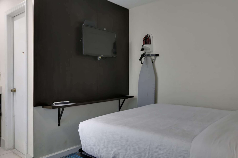 Bedroom 4, Travelodge by Wyndham Calhoun South I-75, Gordon