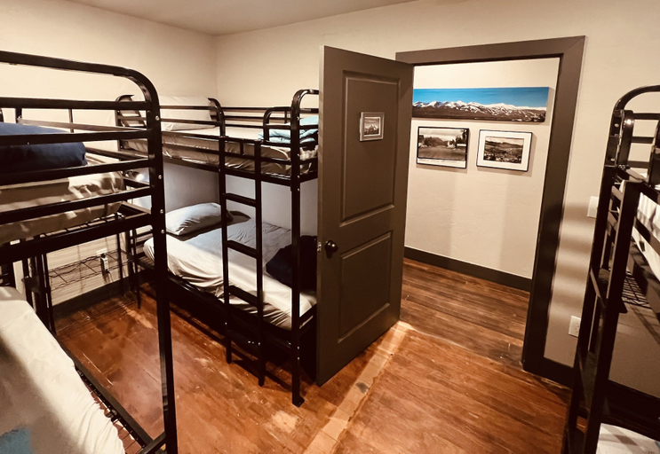 Bedroom 2, Treeline Hostel, Park
