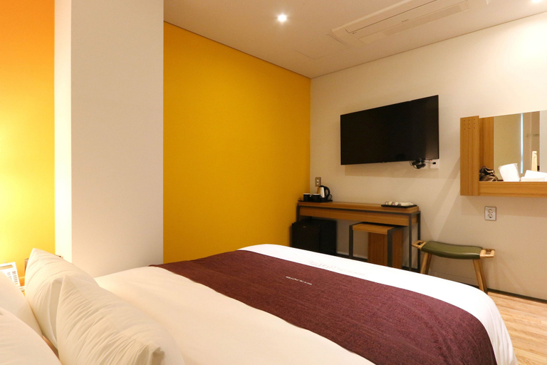 Bedroom 2, Best In City Hotel, Dong