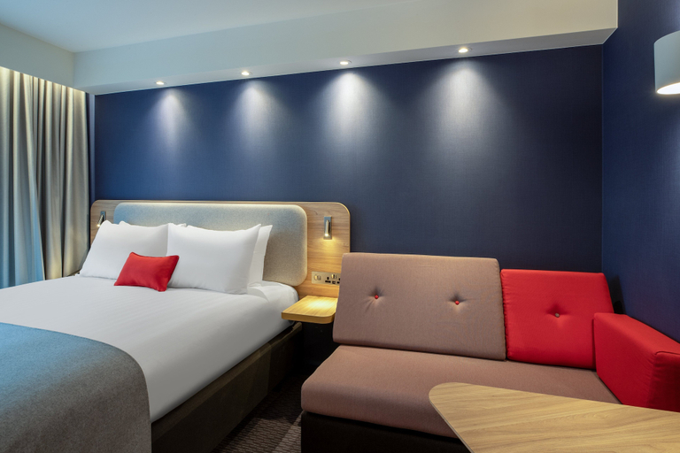 Bedroom 5, Holiday Inn Express CAMBRIDGE WEST - CAMBOURNE by IHG, Cambridgeshire