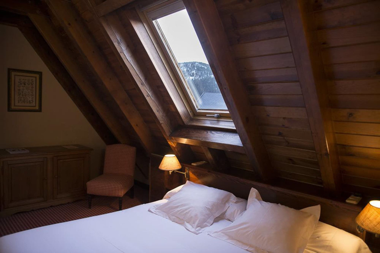Bedroom 3, Hotel Chalet Bassibe, Lleida