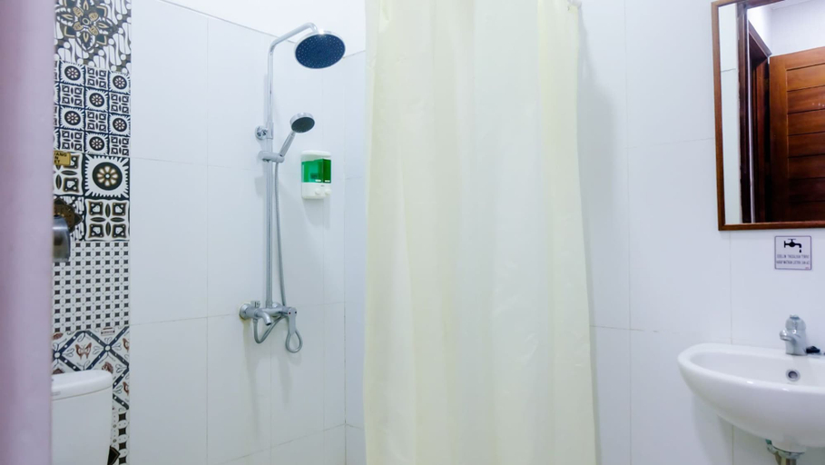 Bathroom 4, Villa Simply Homy Prambanan Private Pool, Sleman