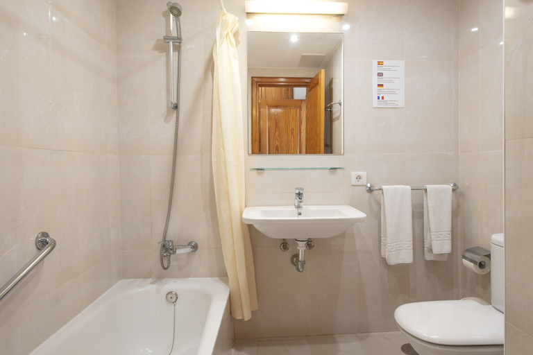 Bathroom 5, Apartamentos Camels Spring, Las Palmas