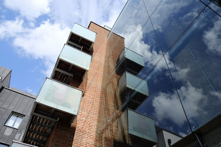 Exterior & Views 2, Luxury 2-bed Flat, Parking Near Tube and Emirates, London