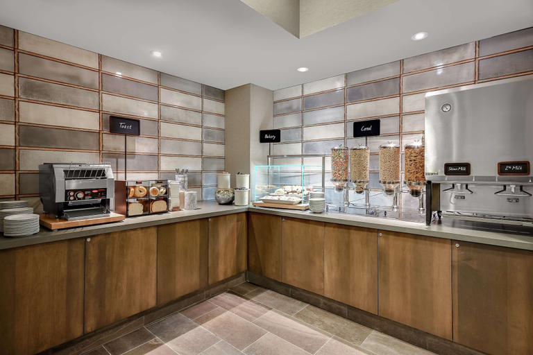 Food & Drinks 5, Embassy Suites by Hilton Jonesboro Red Wolf Convention Center, Craighead