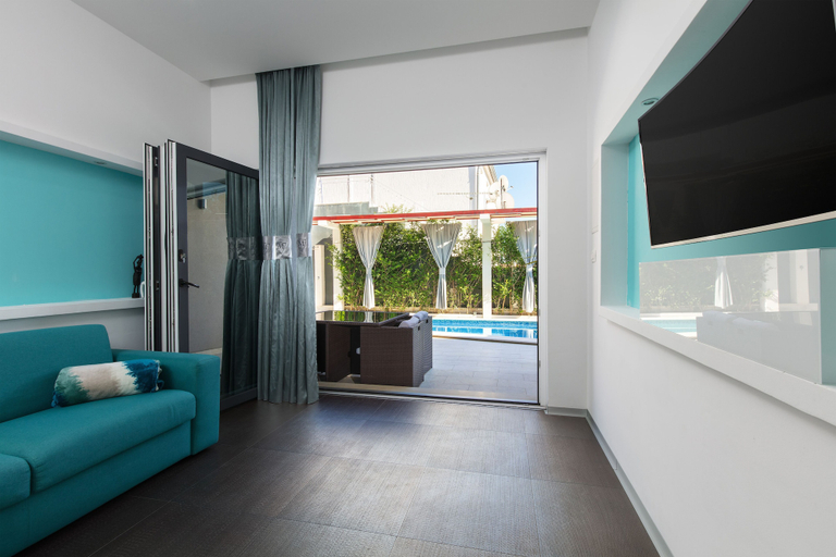 Others 5, Villa Martinis, Rogoznica