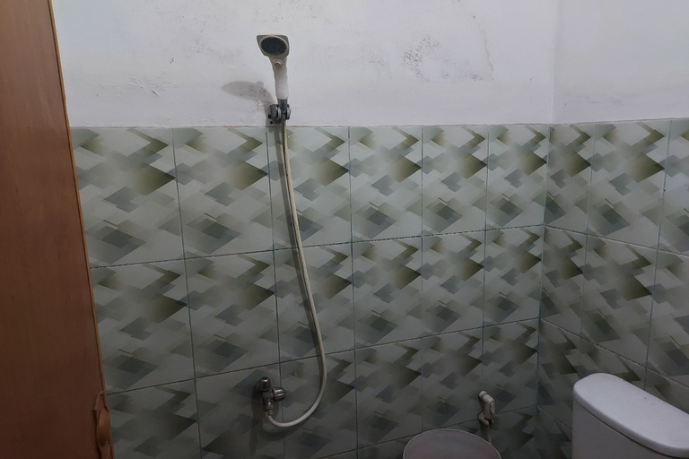 Bathroom 5, Kabin Kapsul Kayu Jati V Jakarta - Male Only, Jakarta Timur