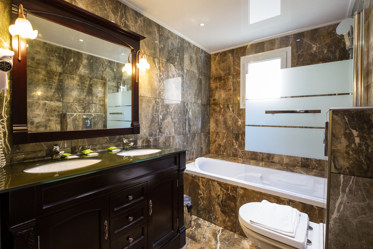 Bathroom 5, LES VOYAGEURS, Haute-Corse
