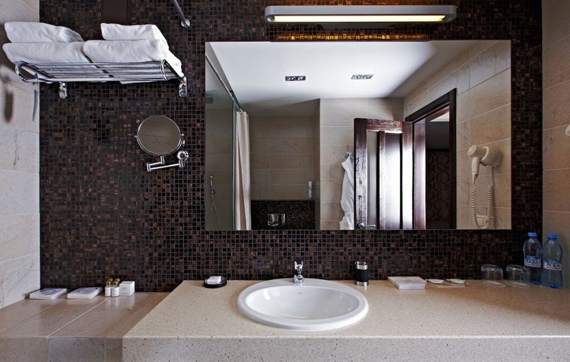 Bathroom 3, River Park Hotel, Novosibirskiy rayon