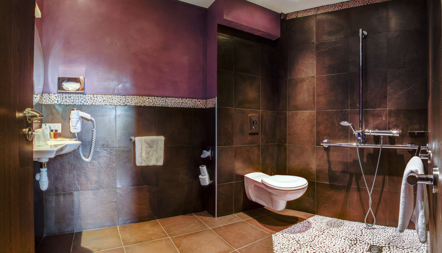 Bathroom 4, Château de la Falque, The Originals Relais, Aveyron