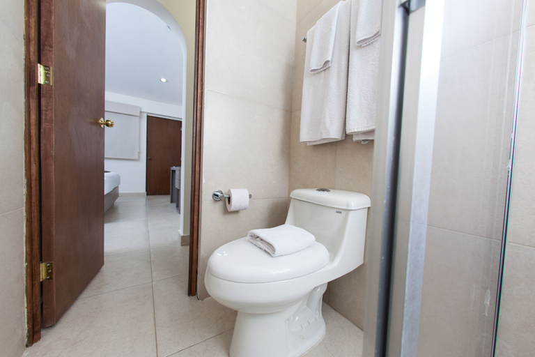 Bathroom 3, Hotel La Riviera, Culiacán