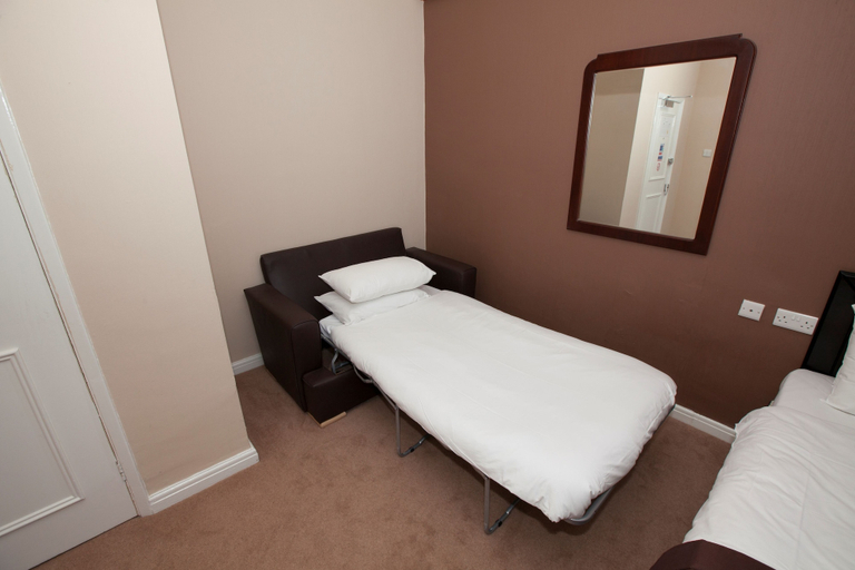 Bedroom 2, The Dolphin SA1 Hotel, Swansea