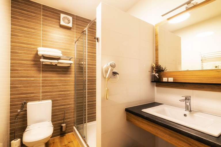 Bathroom 5, Dworzysko Hotel & Restaurant, Wałbrzych