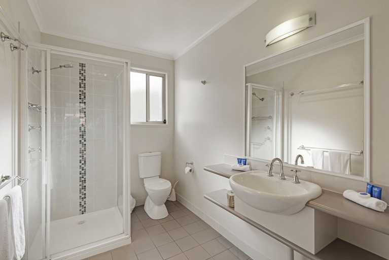 Bathroom 3, Discovery Parks - Harrington, Greater Taree