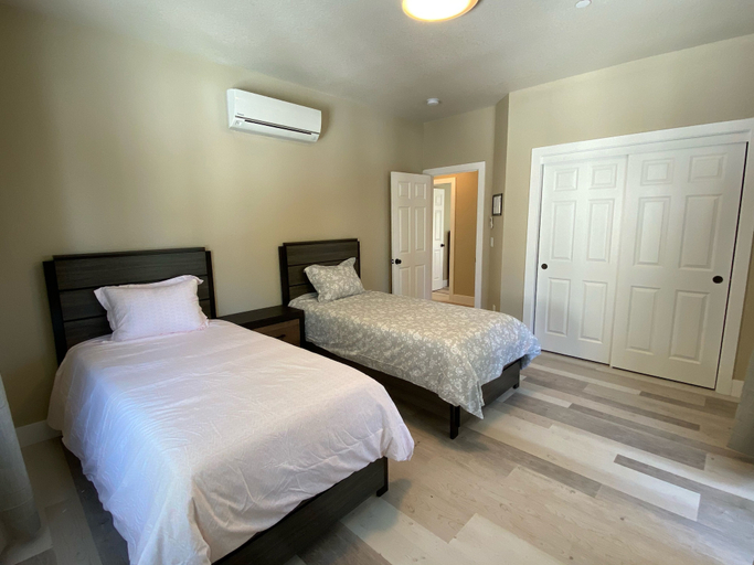 Bedroom 4, Yosemite's Pine Cove, Mariposa