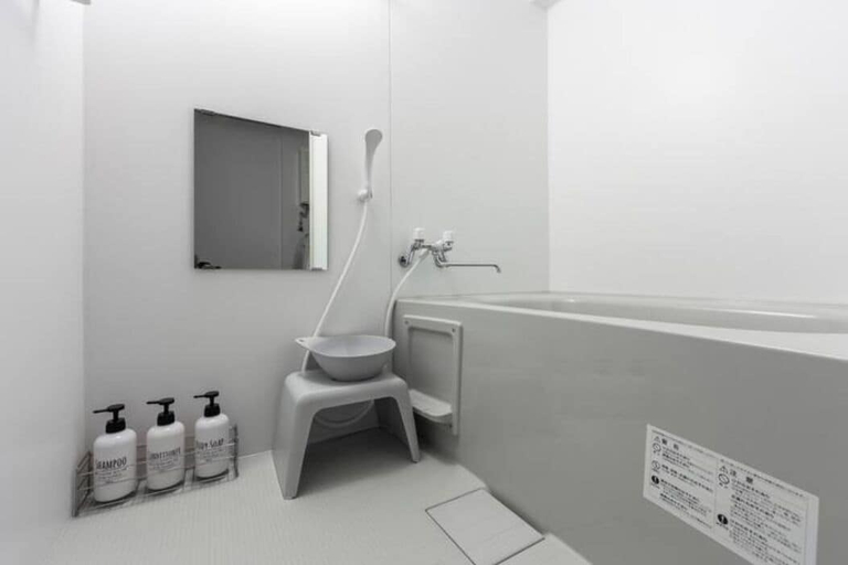 Bathroom 4, Sparkle, Sapporo