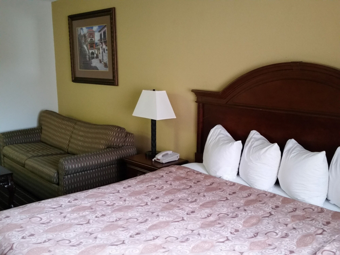 Bedroom 2, Rodeway Inn Cedar Rapids, Linn