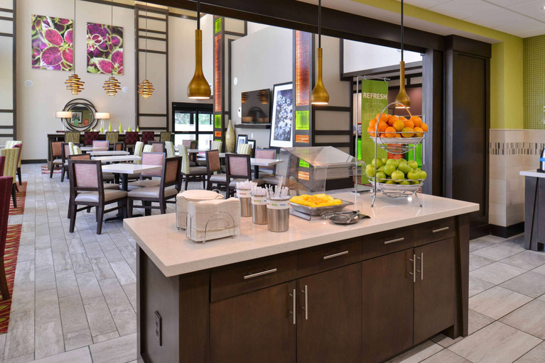 Food & Drinks 5, Hampton Inn & Suites Lansing West, Eaton