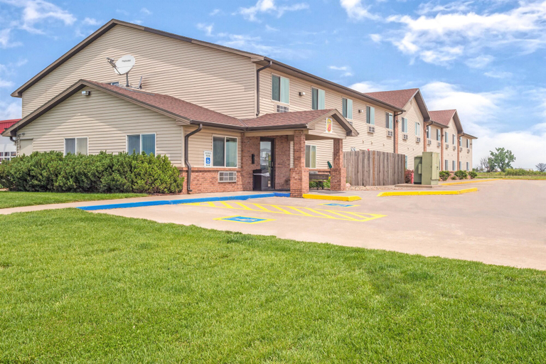 Exterior & Views 2, Super 8 by Wyndham Nebraska City, Fremont