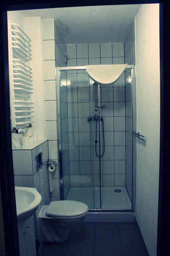 Bathroom 4, Zloty Potok Resort, Lubań