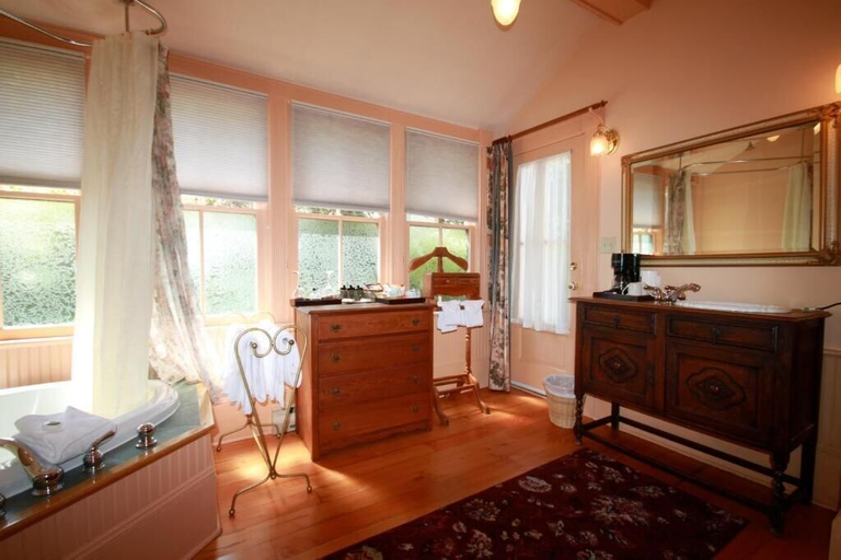 Others 5, The Catherine St Guesthouse, Capital
