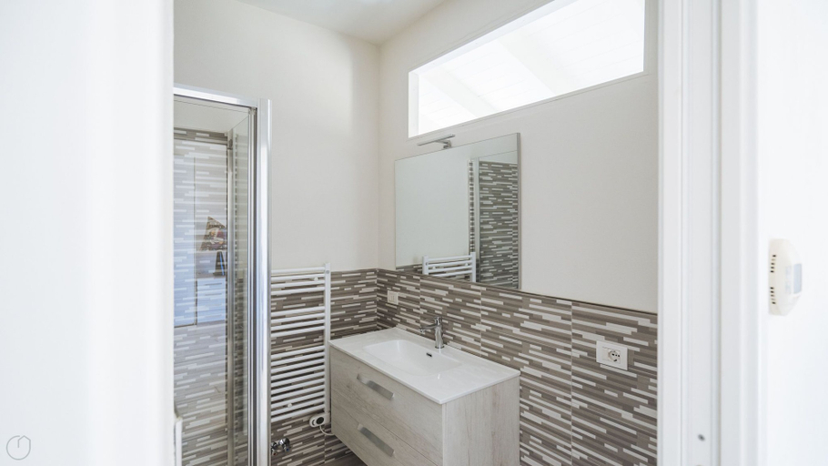 Bathroom 4, Italianway - Dei Mille, Savona