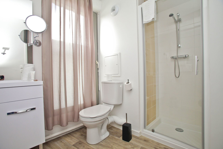 Bathroom 5, Appart Hotel Amiens Blamont, Somme