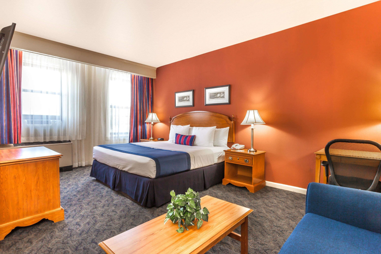 Bedroom 3, Ramada by Wyndham Jersey City, Jersey City