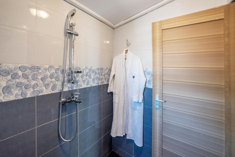 Bathroom 4, Afro Park Hotel, Kampala