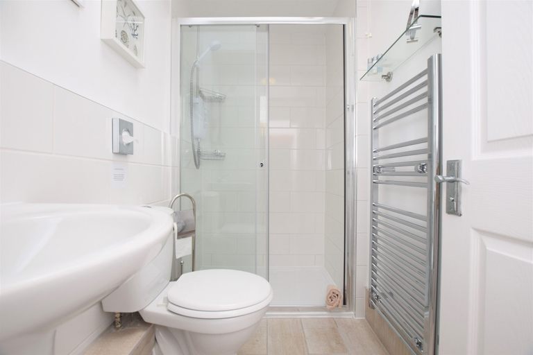 Bathroom, Byre Cottage, Devon