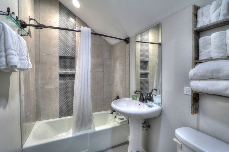 Bathroom 3, River Edge Inn, Sevier