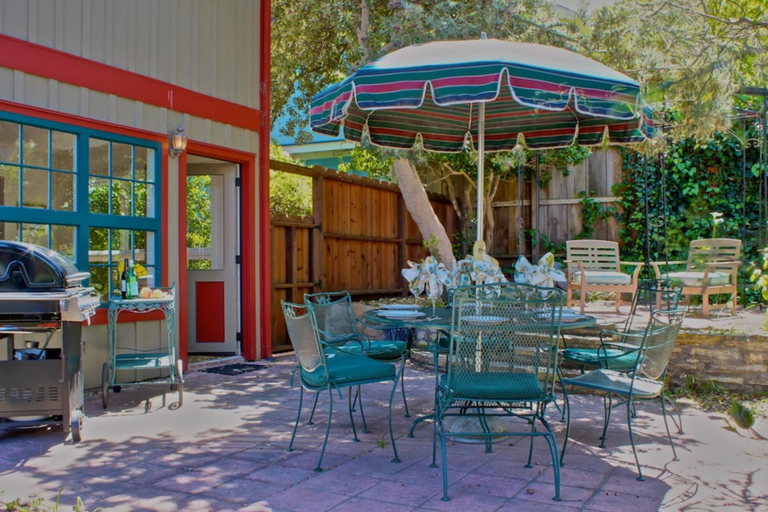 Food & Drinks, 3573 Captain's Castle, Monterey