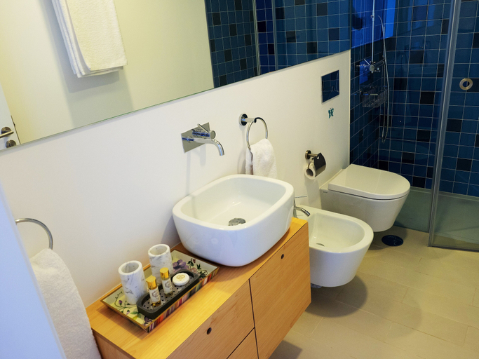 Bathroom 4, Ceuta Penthouse, Porto