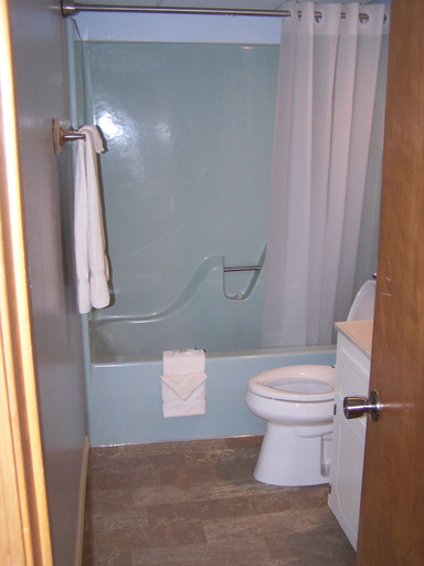 Bathroom 5, Pointe West Resort Motel, Carroll