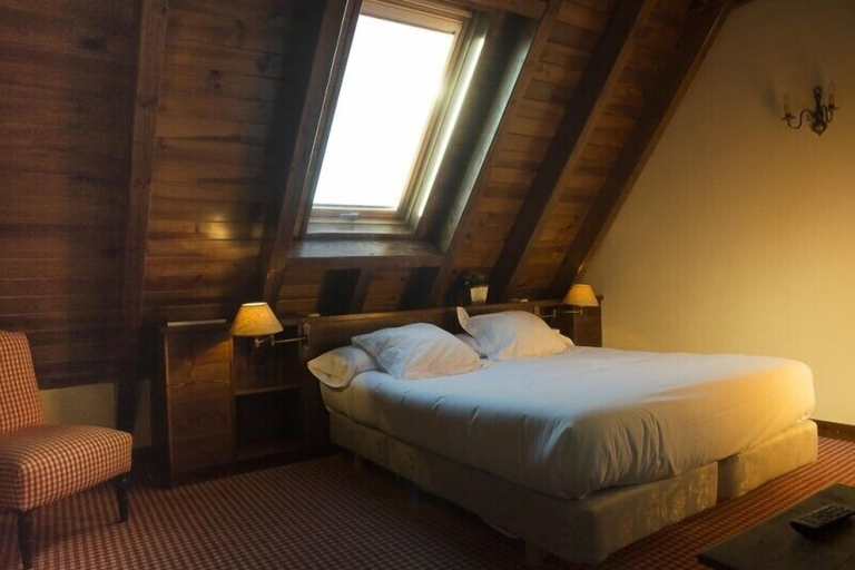 Bedroom 3, Hotel Chalet Bassibe, Lleida