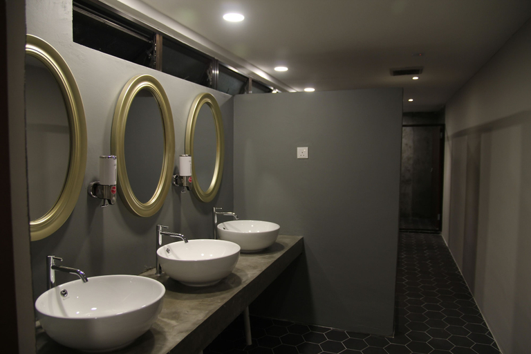 Bathroom 4, Space Cap Hotel, Kota Kinabalu