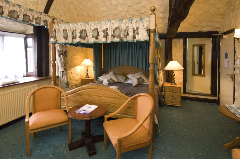 Bedroom 2, The Horseshoe Inn, East Sussex