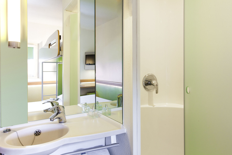 Bathroom 5, ibis budget London Hounslow, London