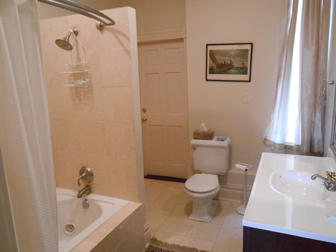 Bathroom 4, Benton Park Inn, Saint Louis