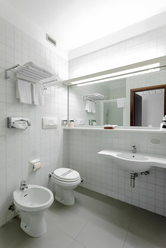 Bedroom 5, Grand Hotel President, Pordenone