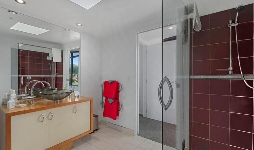 Bathroom 3, King Of the Hill, Queenstown-Lakes