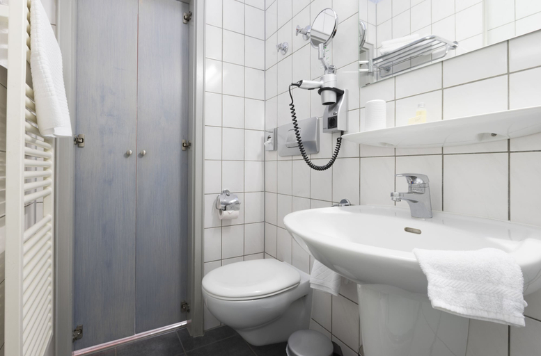 Bathroom, Hotel & Restaurant Badischer Hof, Rastatt