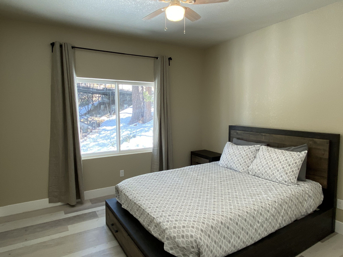 Bedroom 3, Yosemite's Pine Cove, Mariposa