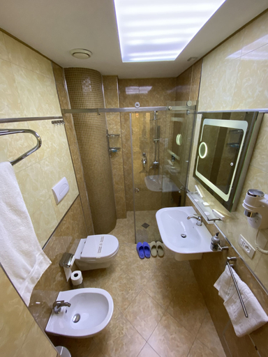 Bathroom 4, The Red Bricks Hotel, Shkodrës