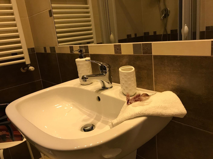 Bathroom 3, La Dolce Notte, Bari