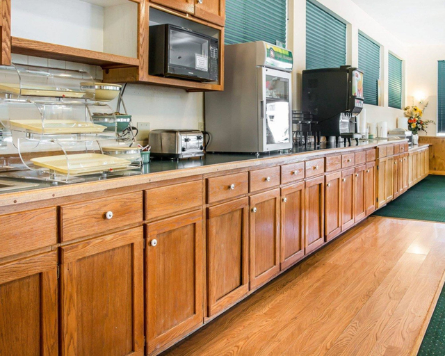 Others 5, Quality Inn & Suites Mackinaw City Beachfront, Cheboygan