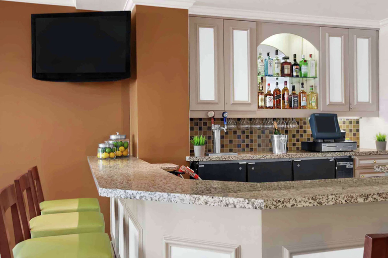 Food & Drinks 5, Hilton Garden Inn San Francisco Arpt North, San Mateo