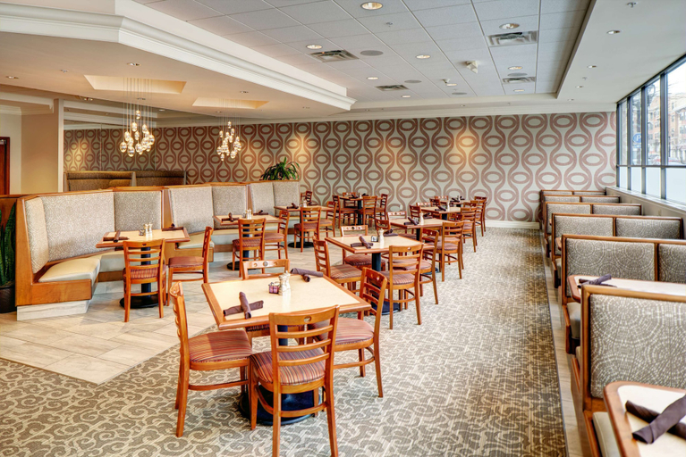 Food & Drinks 5, DoubleTree by Hilton Milwaukee Downtown, Milwaukee